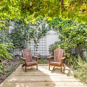 Stylish And Modern 2 Bedroom Townhouse In Claxton , Adelaide Australia