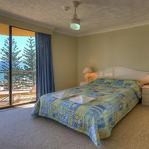 Columbia On Rainbow Bay **** Gold Coast